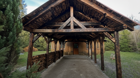 Pergola ze 100 let starých trámů - Stolařství Mikel