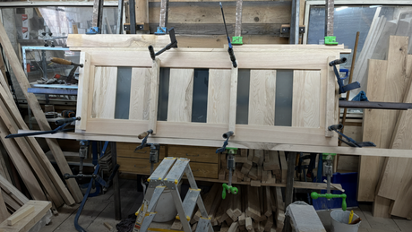 Interiérové dveře na míru z masivu - stůl z masivu, dub a jasan - Stolařství Mikel