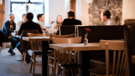 Jídelní stoly pro restaurace, kavárny, hotely